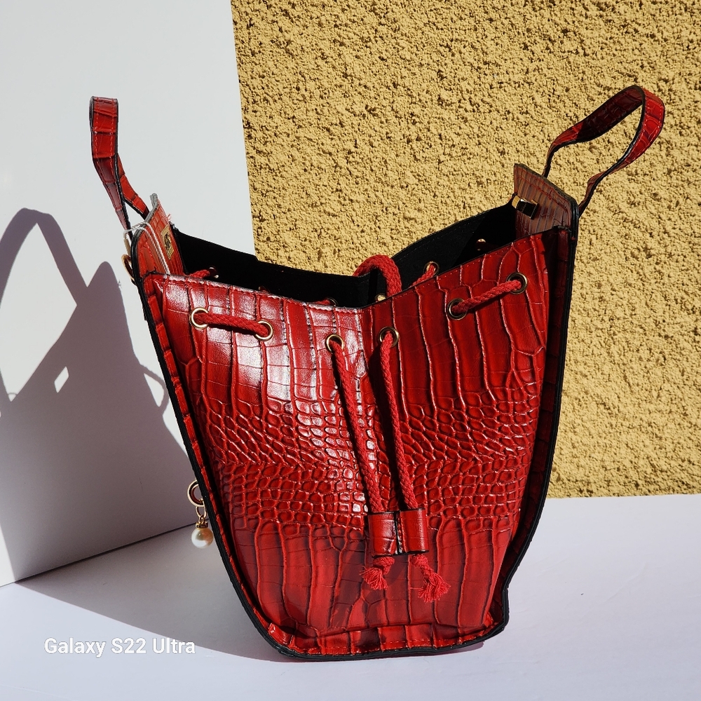 3D Lady Face Red Crocodile Pattern Leather Top Handle Women's Crossbody Bag - Picture 4 of 8